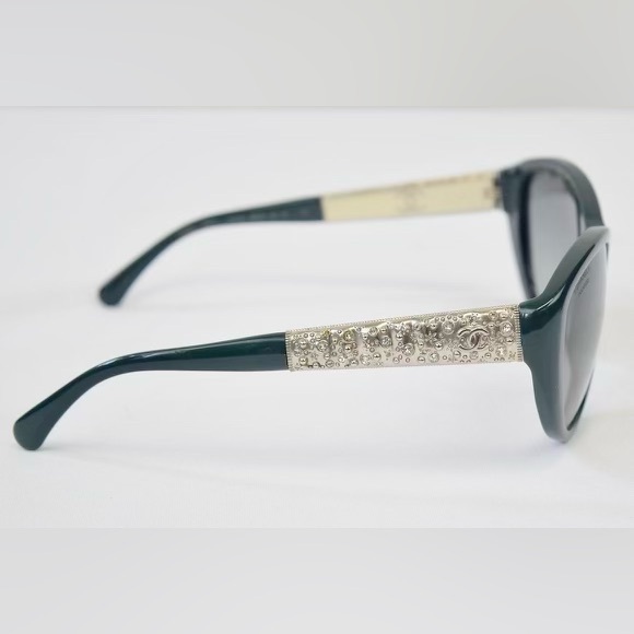 Chanel Interlocking CC Cat-eye Sunglasses - Picture 3 of 3